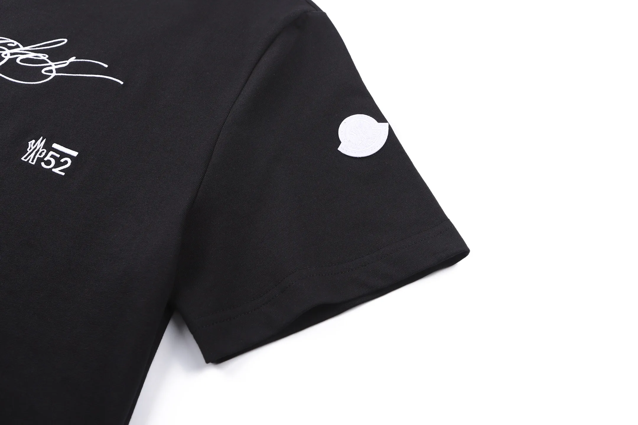 MONCLER 26SS T ●Authentic 4974 ●32 230 ●1*1 280 ● ● ● 1：1 ● 1：1 ● ●Size：S M L XL ● ：2104/8A#00